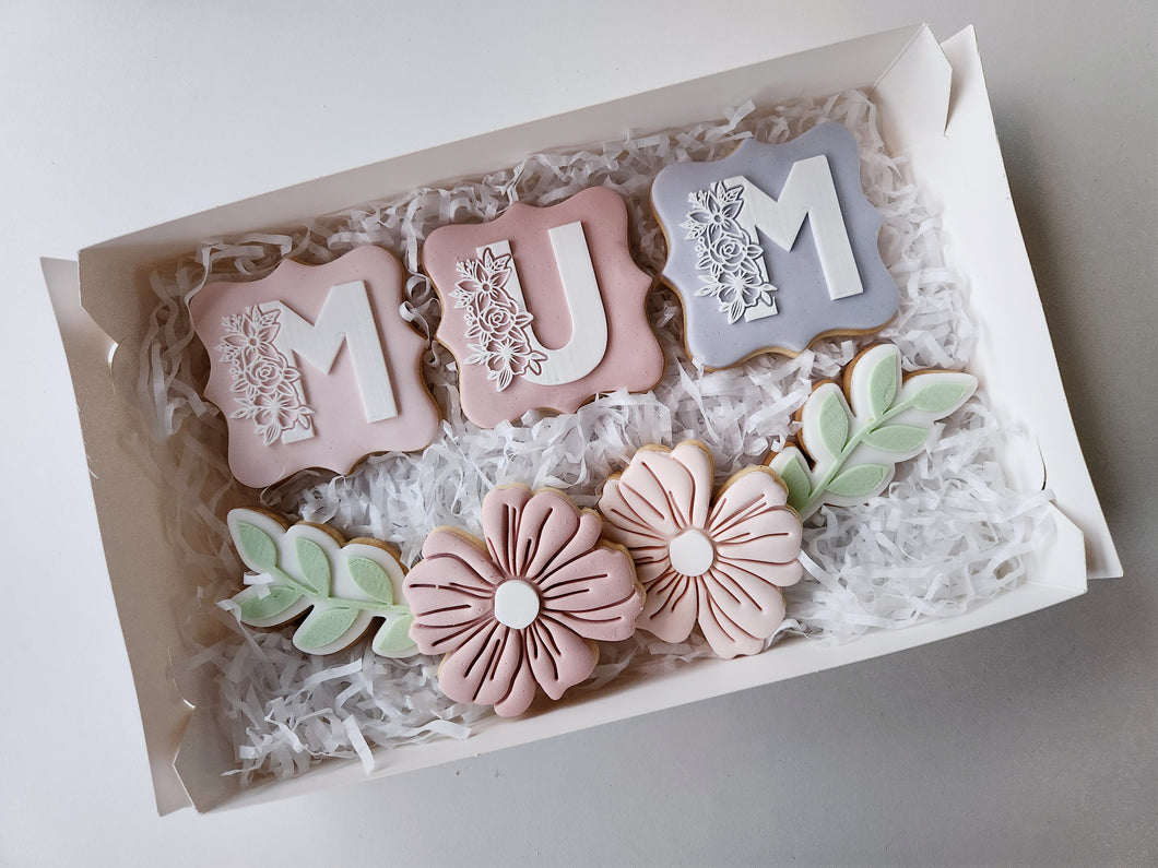MUM / NAN w/ Organic Flowers