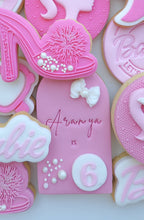 Load image into Gallery viewer, Barbie Arch w/ Name
