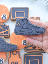 Load image into Gallery viewer, Sneaker
