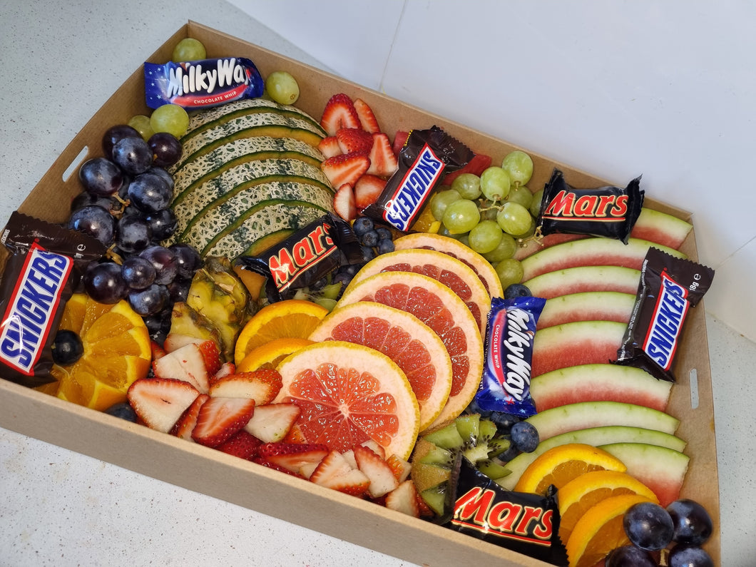 Medium Fruit Box with Chocolates