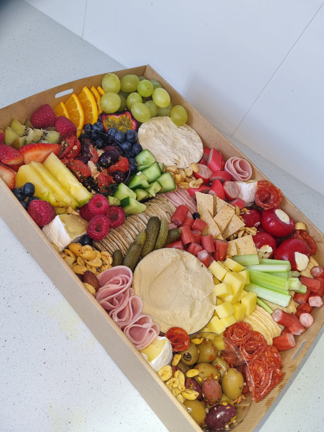 Medium Savoury & Fruit box