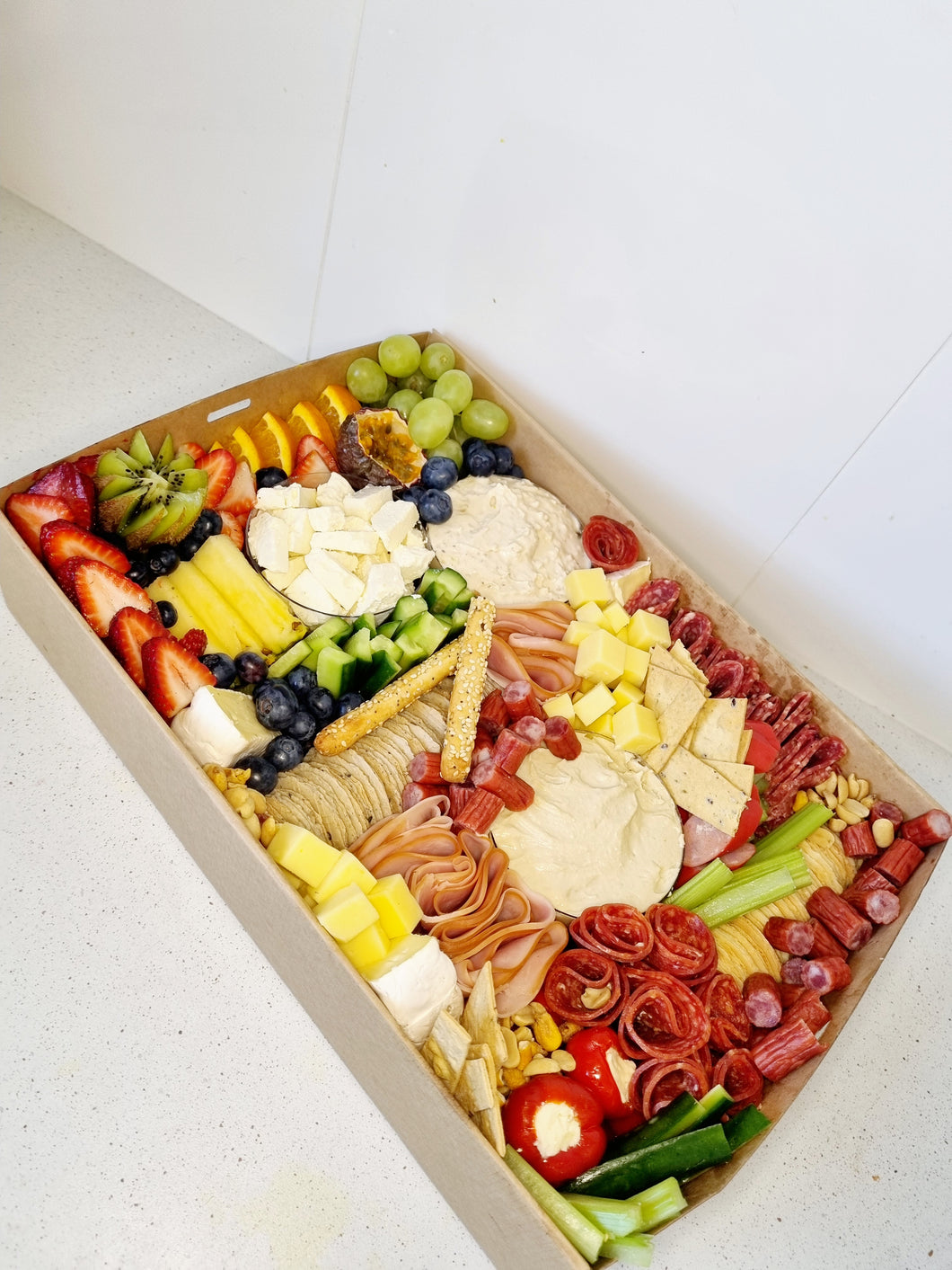 Medium Savoury & Fruit box (no olives)